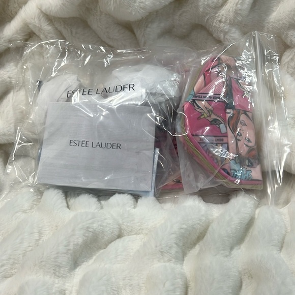 π HOST PICK π EstΓ©e Lauder 5 Piece Resilience Multi-Effect Makeup Set - Picture 2 of 5